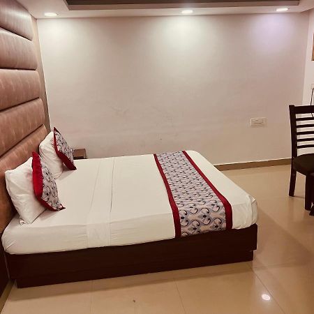 Hotel Asian Plaza Delhi Airport Нью-Дели Экстерьер фото
