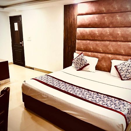 Hotel Asian Plaza Delhi Airport Нью-Дели Экстерьер фото