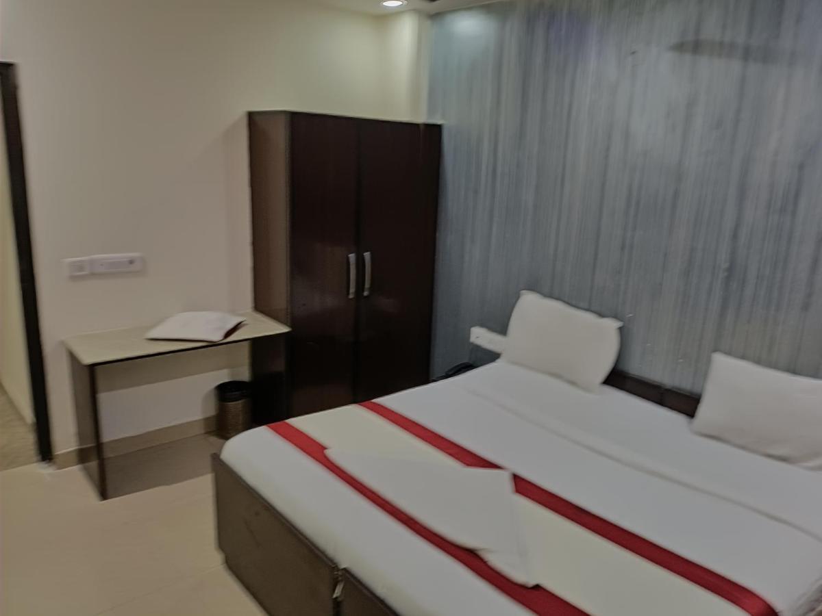 Hotel Asian Plaza Delhi Airport Нью-Дели Экстерьер фото