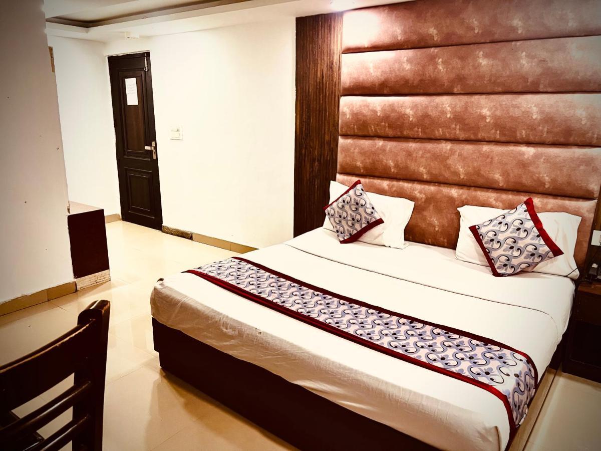 Hotel Asian Plaza Delhi Airport Нью-Дели Экстерьер фото