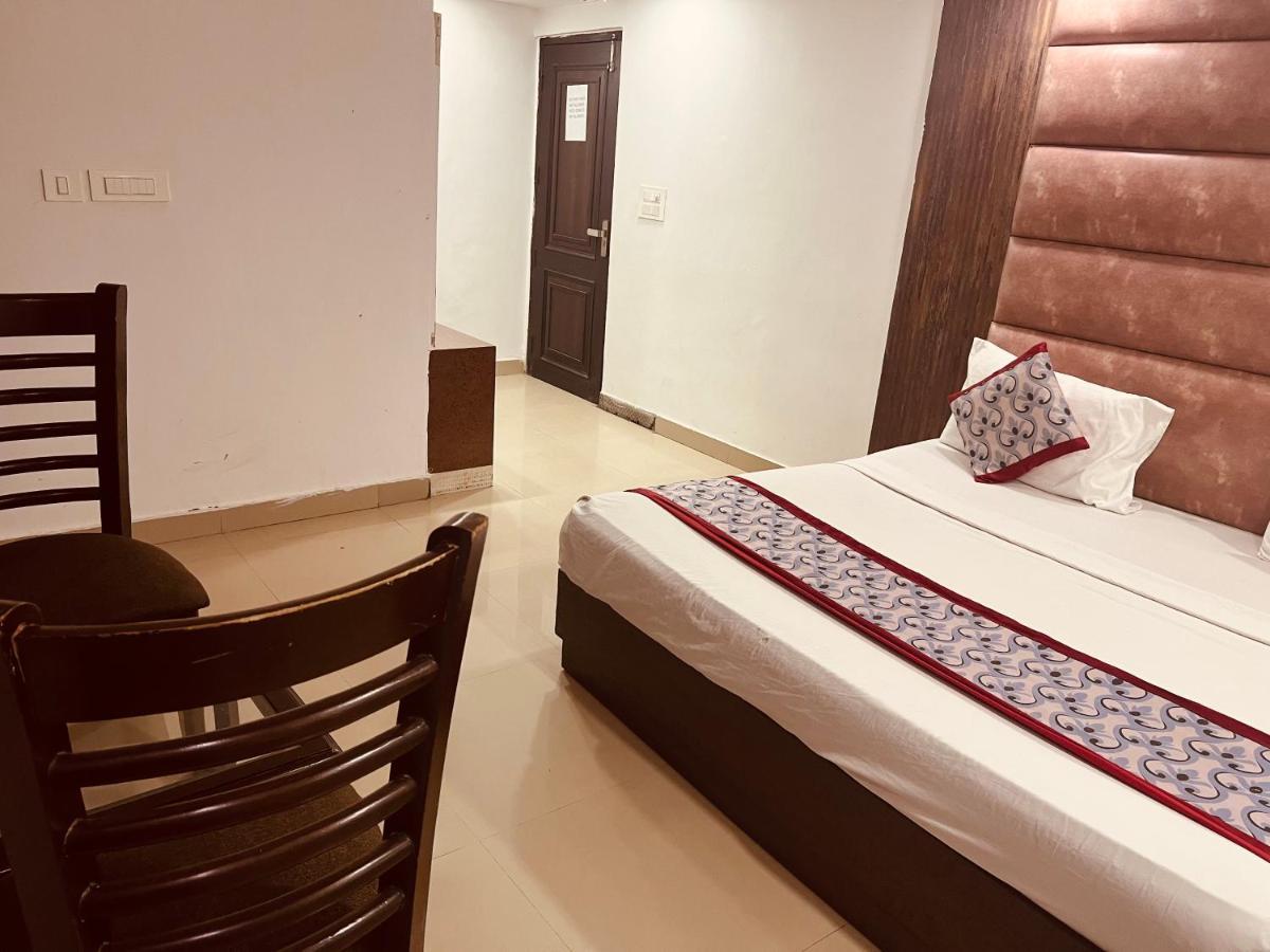 Hotel Asian Plaza Delhi Airport Нью-Дели Экстерьер фото